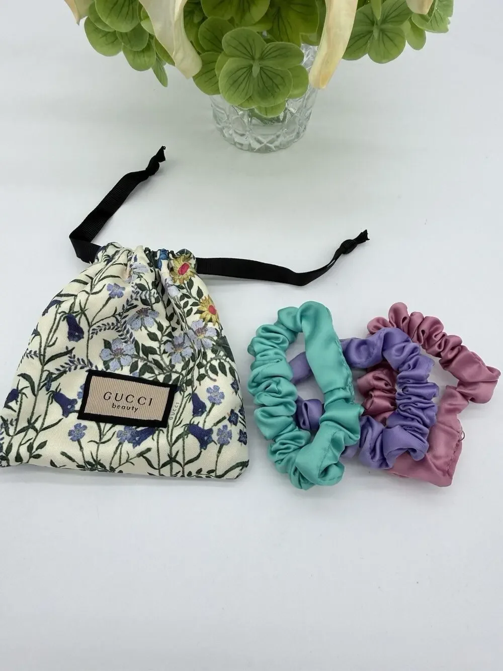 Gucci Beauty Gift Set of 3 Scrunchies with pouch
